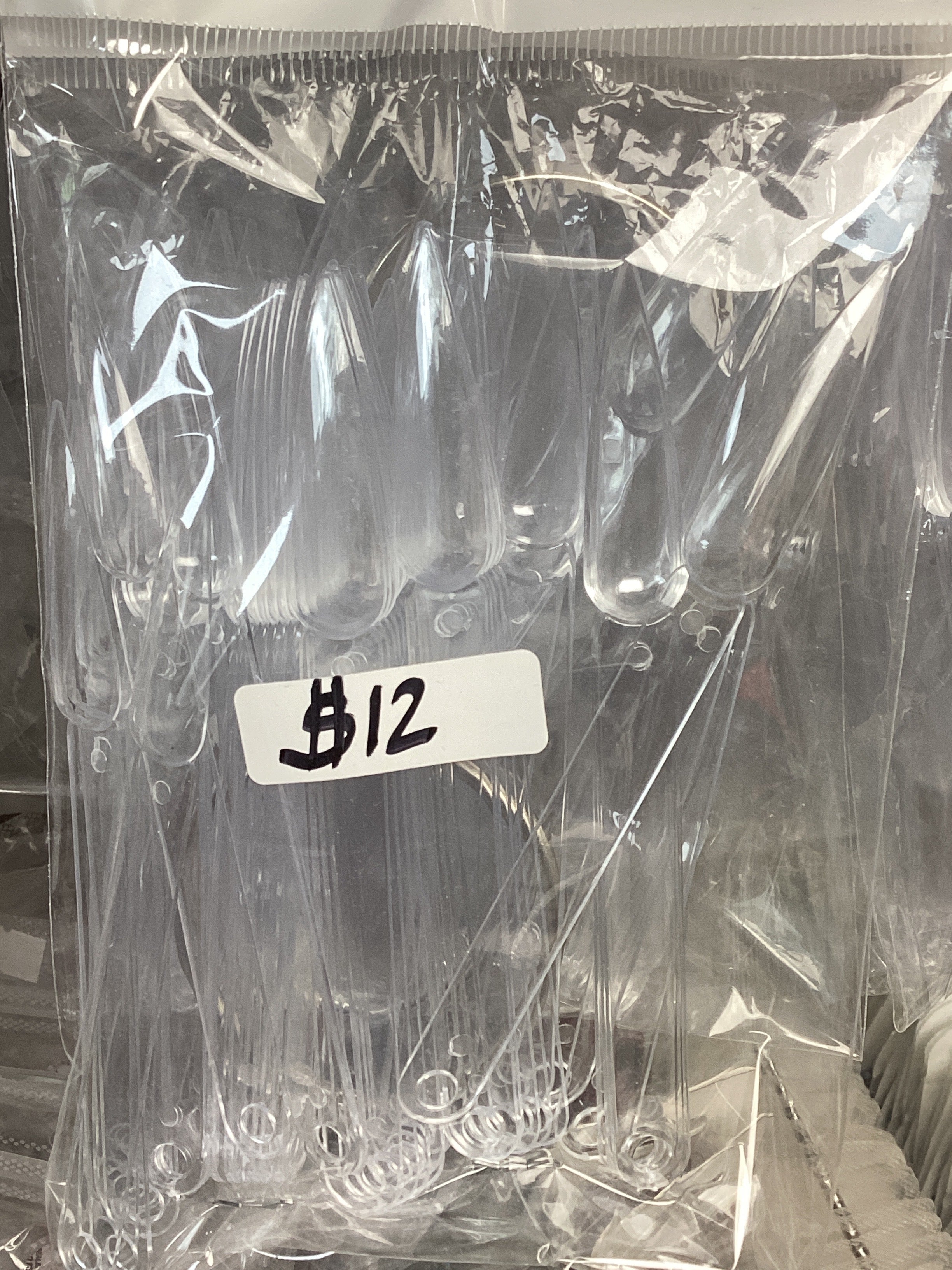 Stiletto nail (clear)